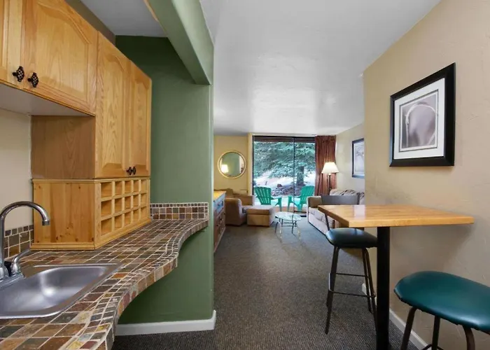 Ramada By Wyndham Monument